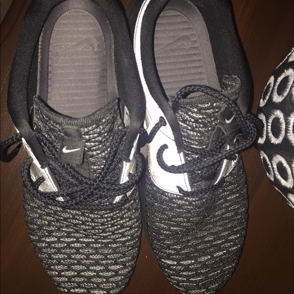 Nike running/casual sneaker - Picture 3 of 3